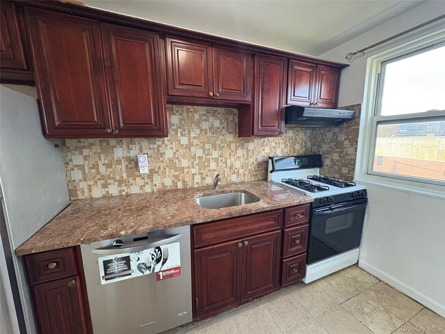 Photo - 245-39 76th Ave Unidad 2nd Floor