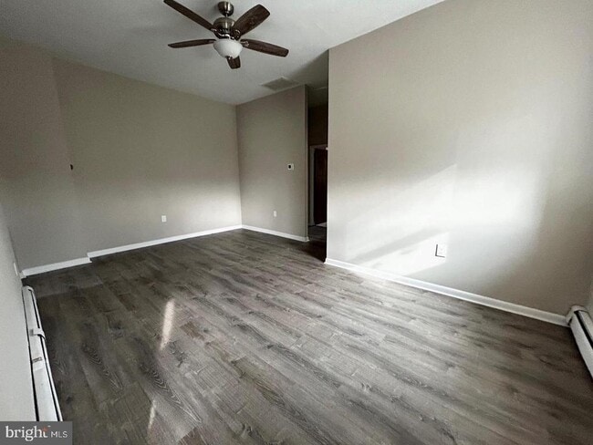 Building Photo - 615 Summit St Unit 4