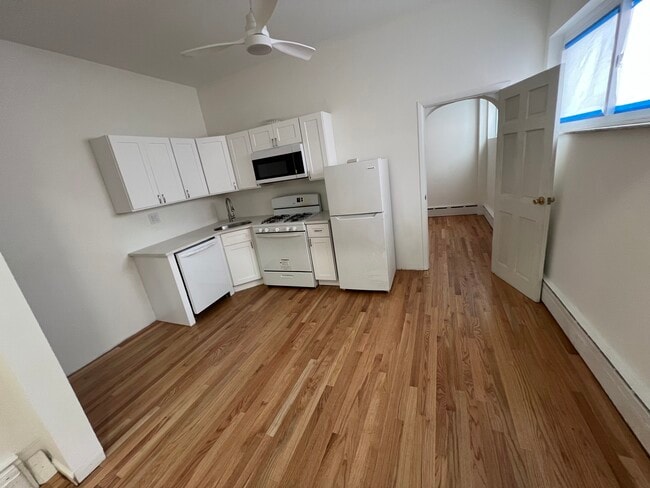 Building Photo - 1322 Dickinson St Unit Apartment C
