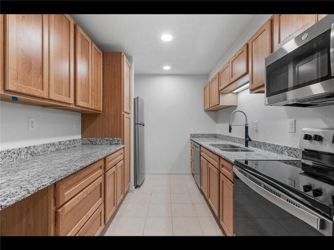 Building Photo - 6328 Barrie Rd Unit 2J Rental
