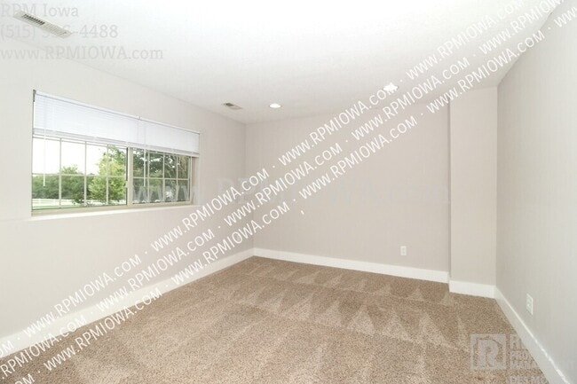 Photo - 3600 SE Glenstone Dr