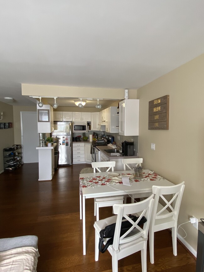 Photo - 400 Governors Dr Unit 22