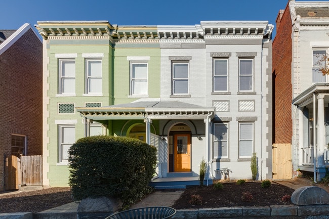 2606 W Main St