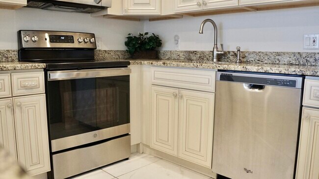 Photo - 42 Sussex E Unit B