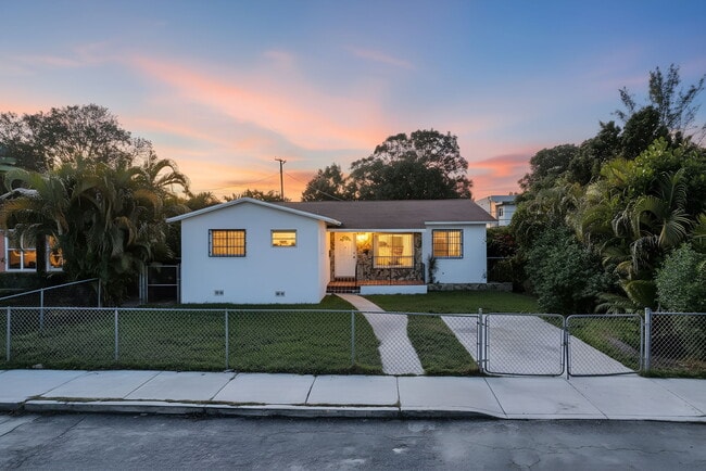 Building Photo - 135 NW 48th Ct