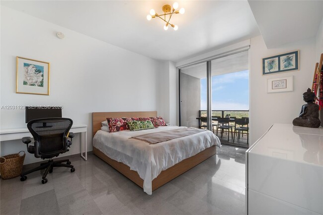 Photo - 88 SW 7th St Unidad 3208