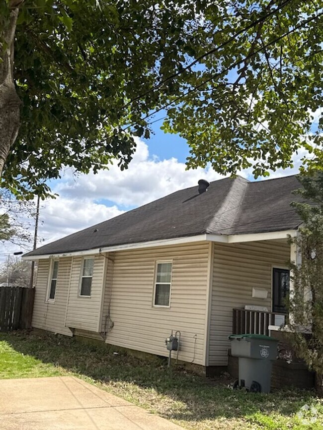 Building Photo - Charming 2-Bedroom Home in Memphis - Cozy,...