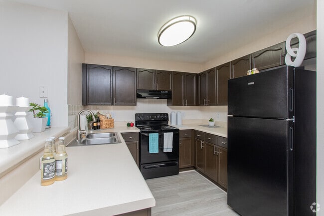 1BR, 1BA - 778SF