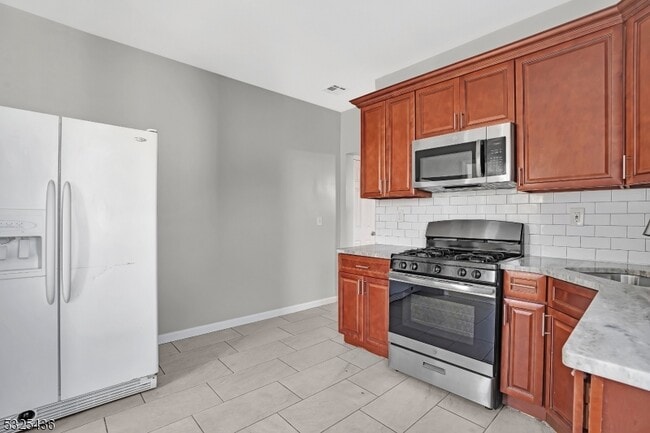 Photo - 142 Seymour Ave Unit 2R