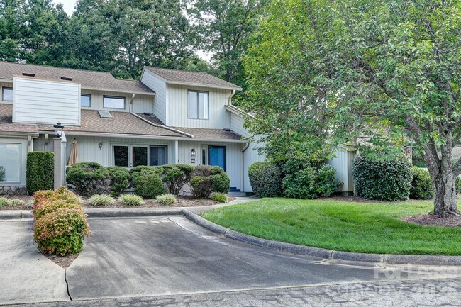 108 Cloverleaf Ln