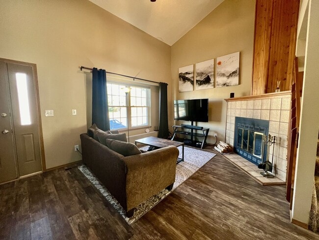Photo - Beautiful townhome available in D20 Briargate!