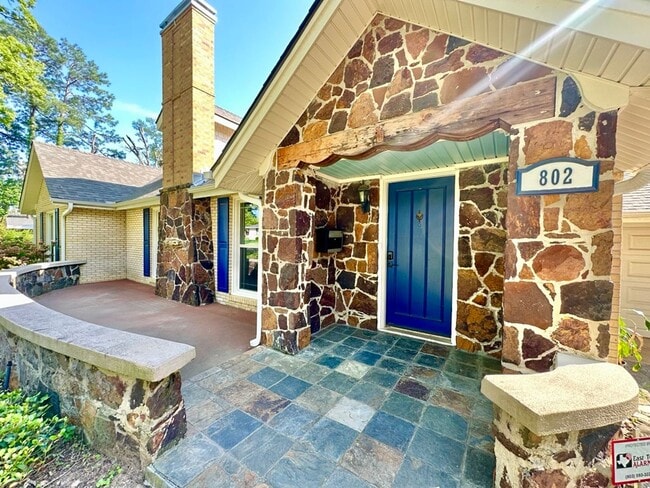 Photo - Spacious 4 Bedroom in the Heart of Tyler! Available Now!