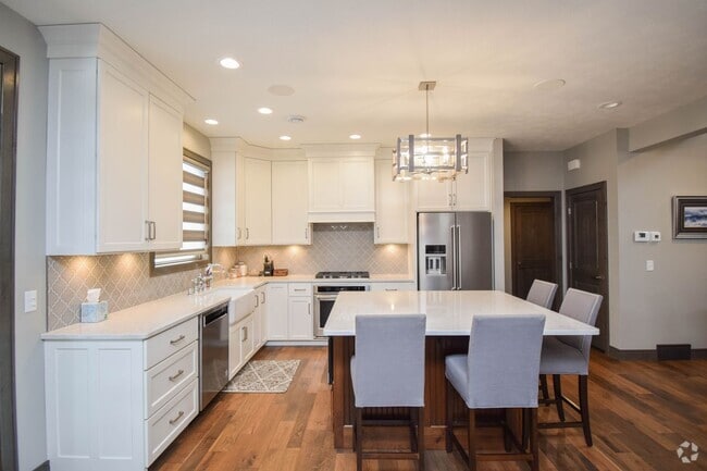 Building Photo - 912 S Torrey Pine Ln Rental