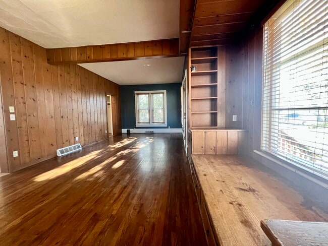 Living Room & Day Bed