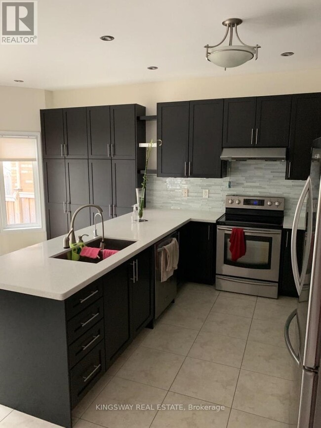 Photo - 158 Minto Cres