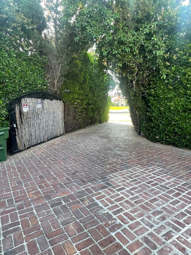 Photo - 19124 Clymer St