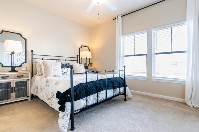 Photo - Hawthorne at the Bend