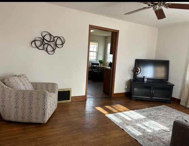 Photo - 1223 26th St