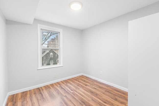 Photo - 72 McAdoo Ave Unit 2