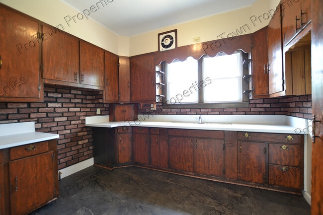 Photo - 314 Illinois St
