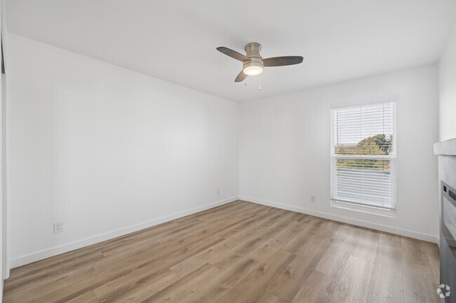 1BR, 1BA - 795SF - Bedroom