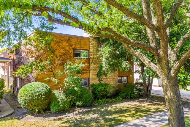 Building Photo - 320 N Austin Blvd Unit 320 North Austin #5