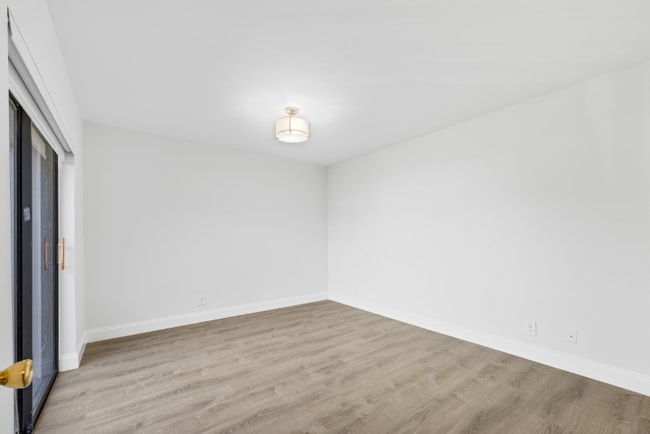 Photo - 2695 Albatross Rd N