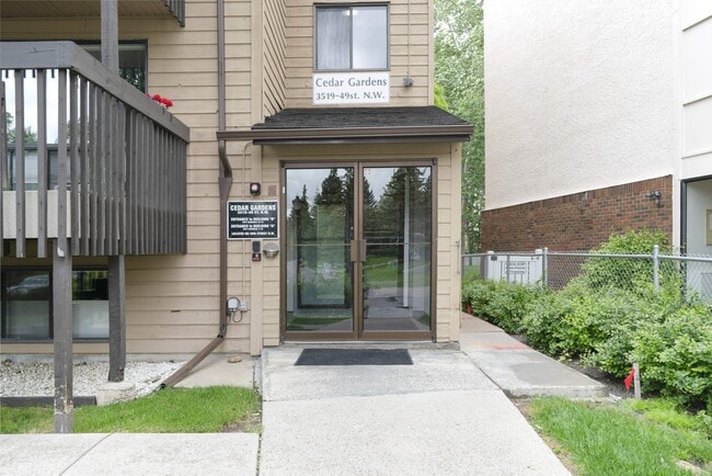 Photo - 3519-3519 49 St NW