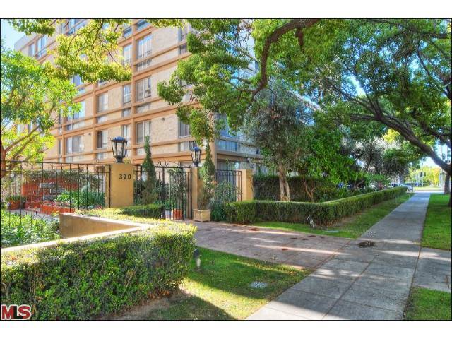 318 Maple front entrance - 318 N Maple Dr Unidad 106