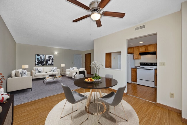 Vantage Pointe West Apartment Homes