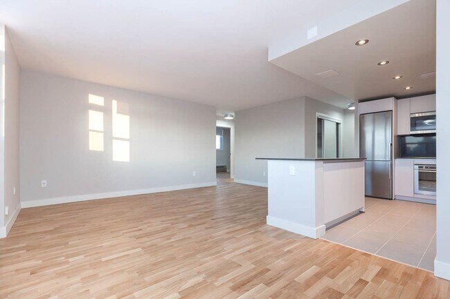 Photo - 230 Oak St Unit 2015