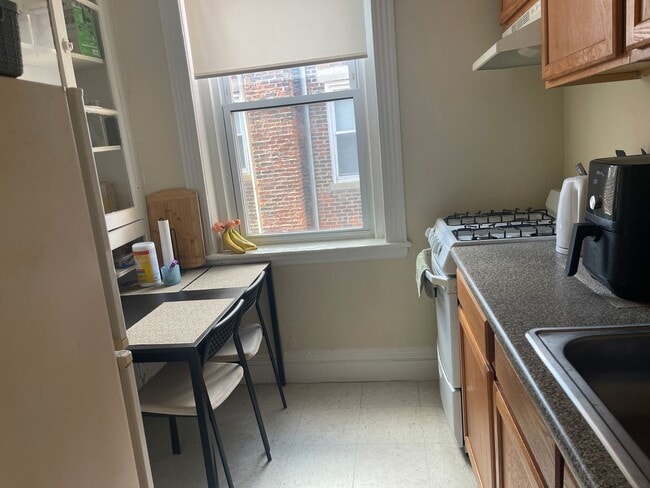 Photo - July 1 Studio No Fee Students Ok  Heat HW Inc No FEE Laundry Close to BU and Green lins