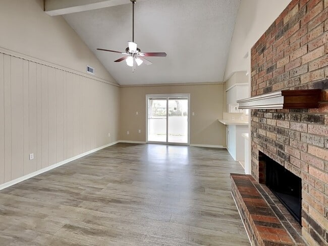 Photo - 1600 Donovan St