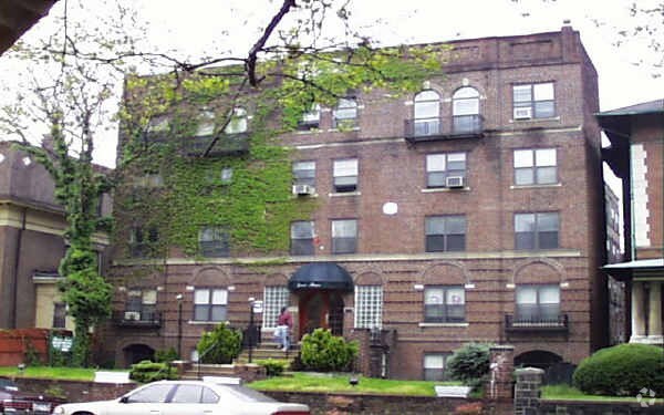 Spruce Manor - Spruce Manor