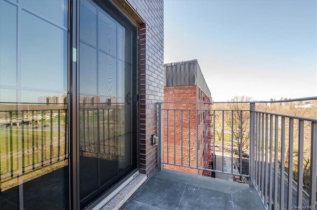 Photo - 2115 Burr Ave Unit 5B