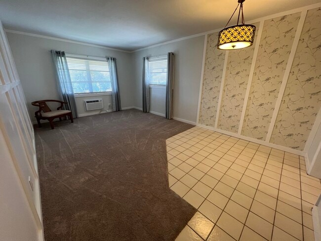 Building Photo - 1050 E Sample Rd Unit 311