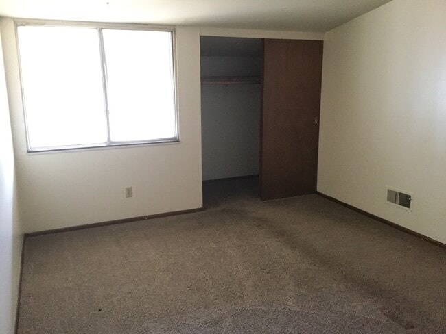 Photo - 8911-B N 95th St