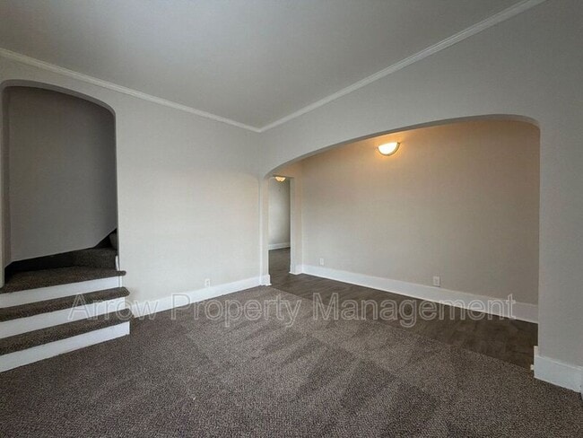 Photo - 2832 Dudley St