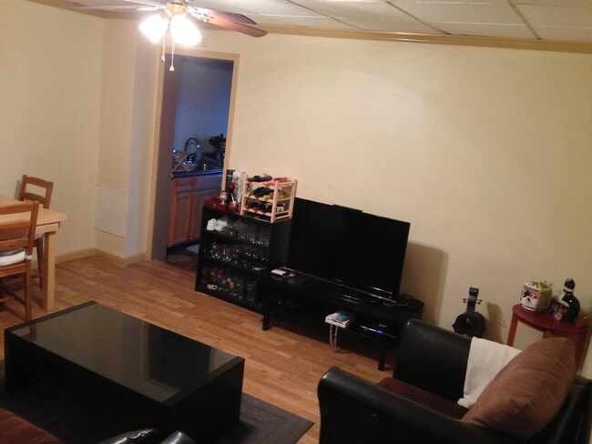 Photo - 4243 Gladstone St