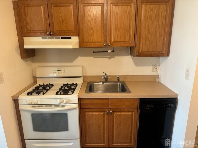 Photo - 449 Avenel St