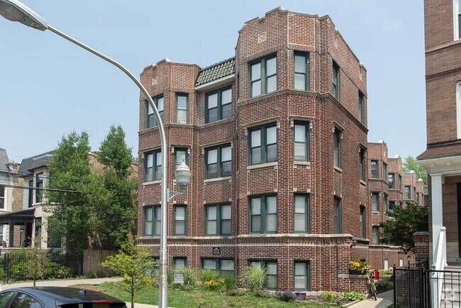 Building Photo - 3845 N Greenview Ave Rental