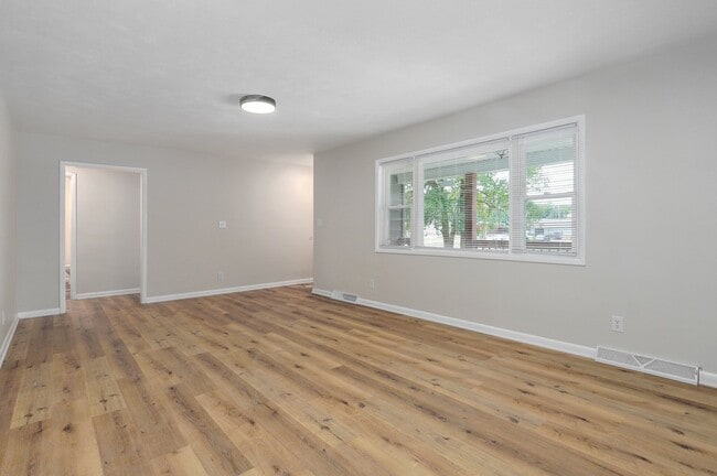 Photo - 530 S Weller Ave