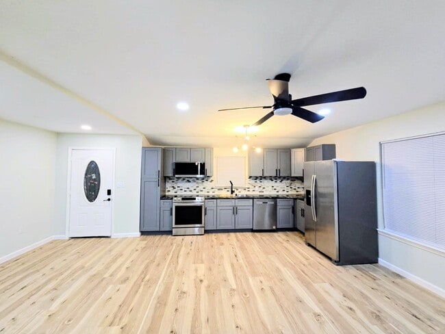 Photo - 401 Trichelle St