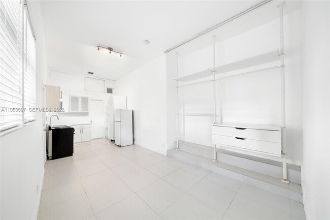 Building Photo - 3262 Elizabeth St Unit ST