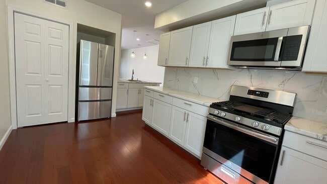 Photo - 939 S Saint Bernard St Unit Apt 3
