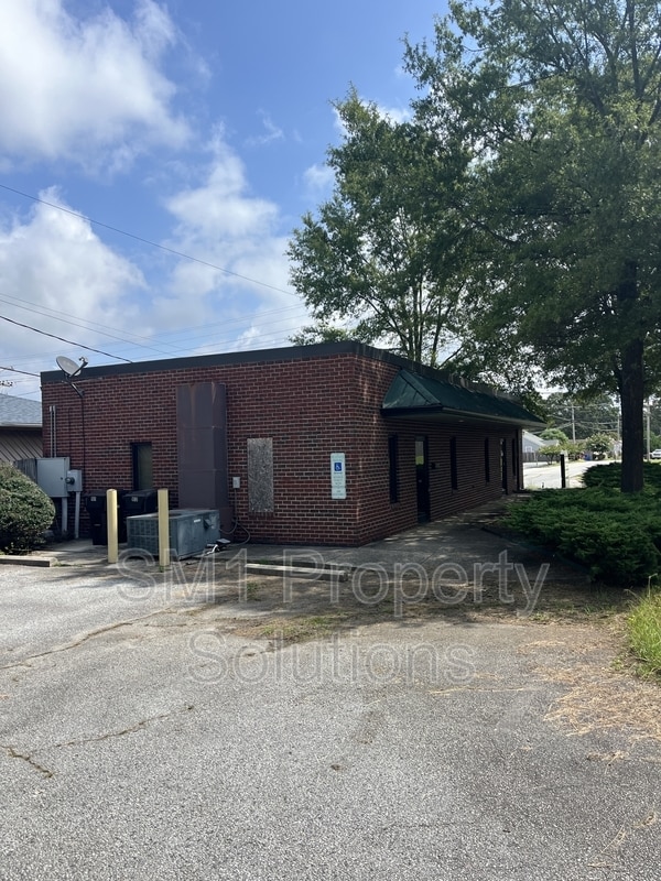 Photo - 2312 S Main St