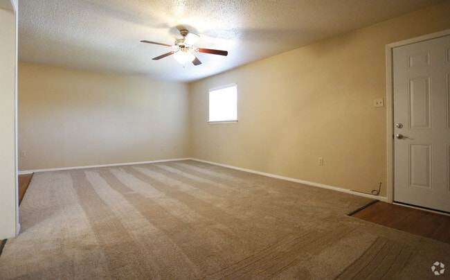 2BR/ 1.5BA -875SF