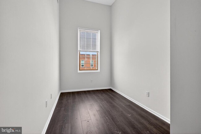 Photo - 1918 W Diamond St