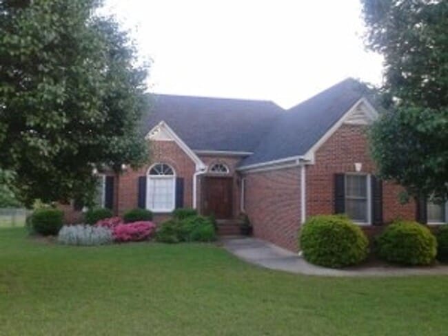 Building Photo - 3BR Home in Heartwood Place with large fen...