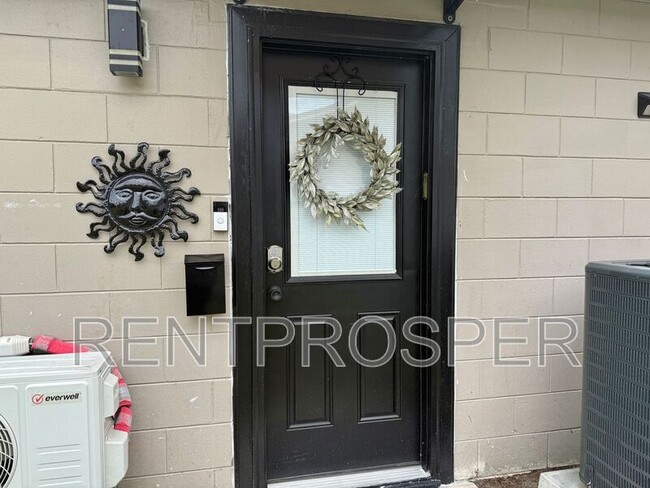 Photo - 628 Riverwoods Cir